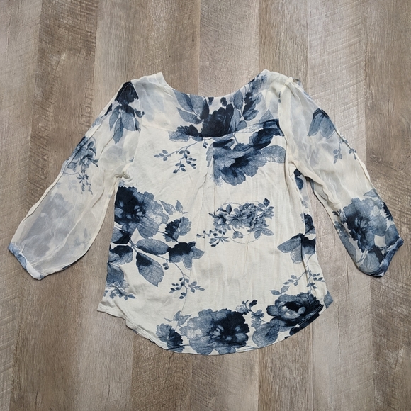 Lucky Brand Blue White Floral Top Open Arm Detail - Picture 3 of 9